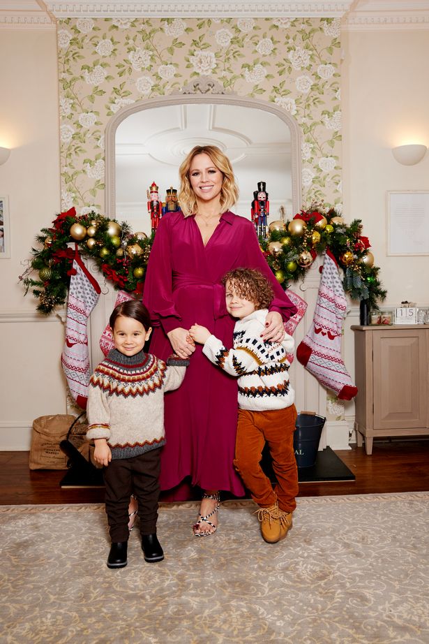1_OK-1269-Exclusive-ChristmasPregnancy-reveal-at-home-with-Kimberley-Walsh-and-family.jpg