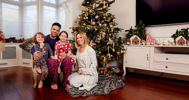 1_OK-1269-Exclusive-ChristmasPregnancy-reveal-at-home-with-Kimberley-Walsh-and-family2.jpg